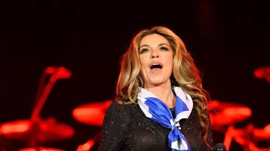 U zavodljivoj čipki i korzetu 'posramljuje' i mlađe: Shania Twain (60) prkosi godinama