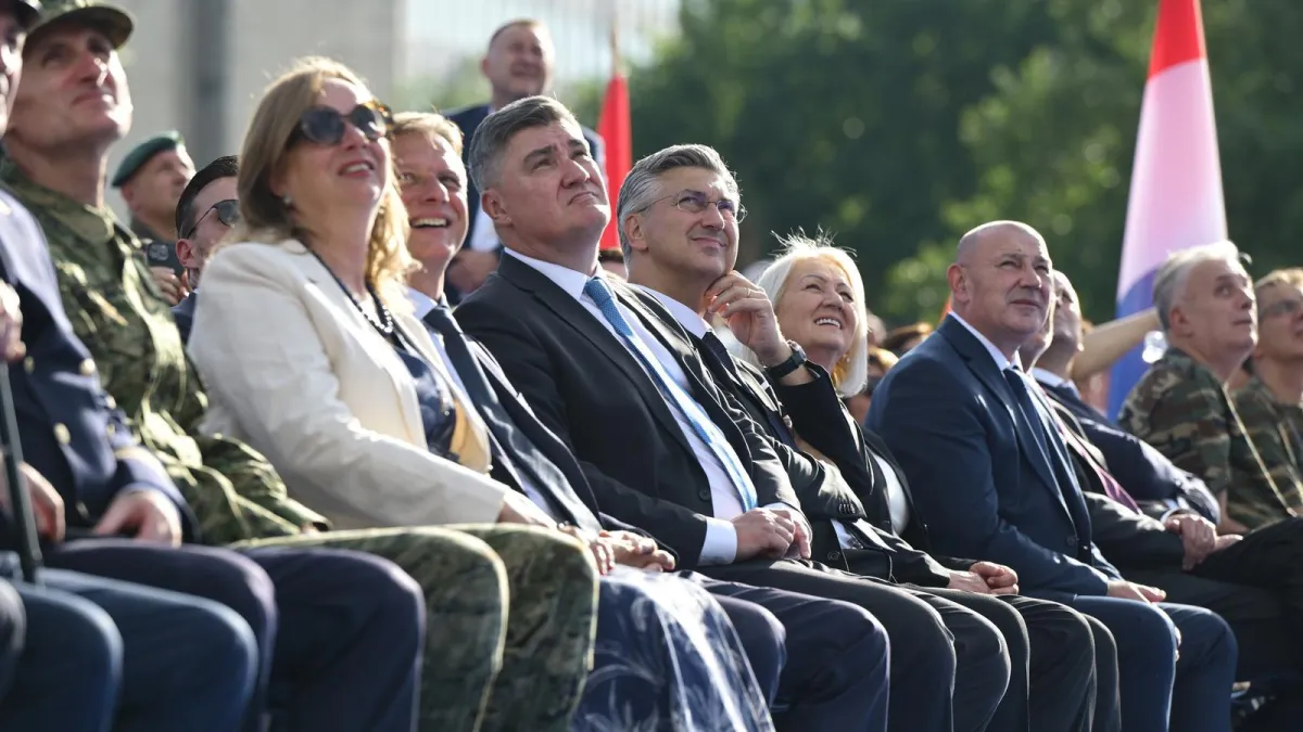 Vlada prebacuje lopticu, a Milanović još uvijek šuti: Hoćemo li odbiti vojnu paradu u Parizu?