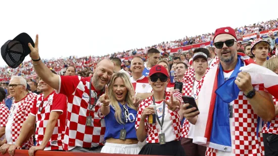 Ne pamtimo je u ovakvom izdanju: Kolinda zablistala kao nikad, a pogledajte tko je u pratnji