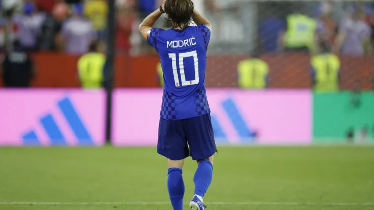 Utučeni Modrić i Vatreni: Luki nakon bolnog poraza pri&scaron;ao Ronaldo! Ovo niste vidjeli na TV-u