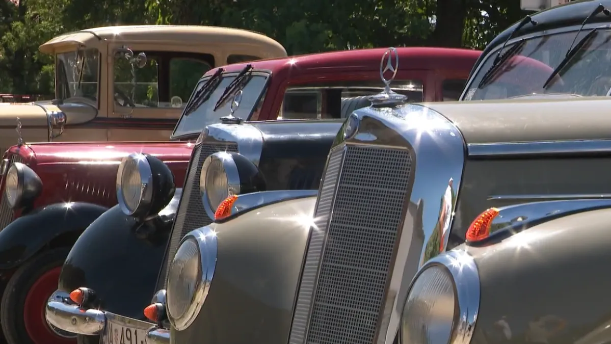 Vlasnici provozali oldtimere Novom Gradiškom: 'Vozila su imala dušu'