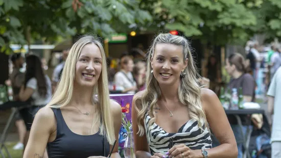 Legice zablistale na Sofi: Plavokosa ljepotica u zebrastoj haljini privlačila poglede