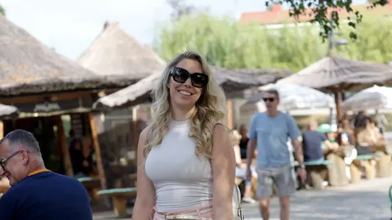 Svi su gledali u noge nasmijane plavu&scaron;e: Kad vidite fotografiju, bit će vam jasno i za&scaron;to