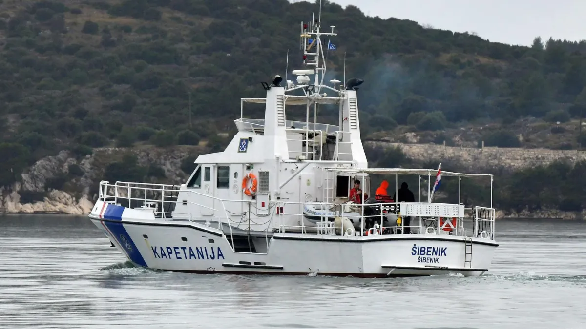 Drama u moru kod Ploča: Brodica potonula, Lučka kapetanija spašavala poljsku obitelj