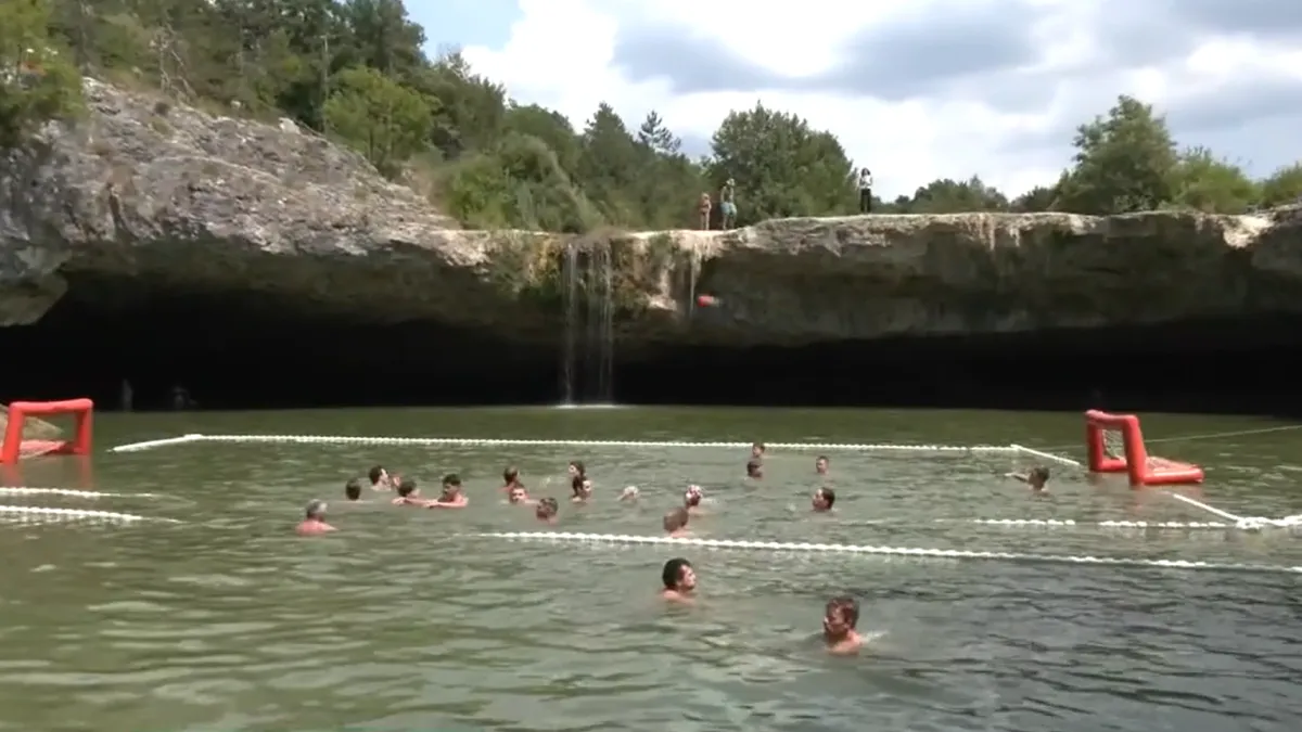 Može li bolje? Vaterpolo ispod slapa na jednoj od najljepših lokacija središnje Istre