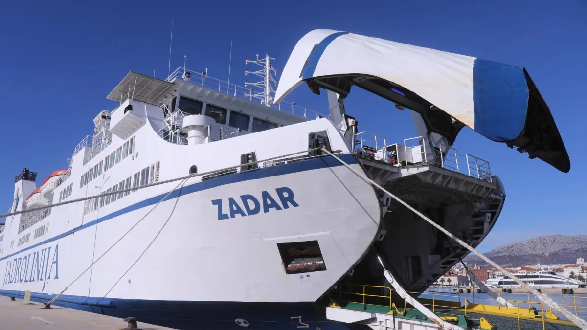 Putniku pozlilo na trajektu Zadar: Pokušali ga reanimirati, ali nije mu bilo spasa