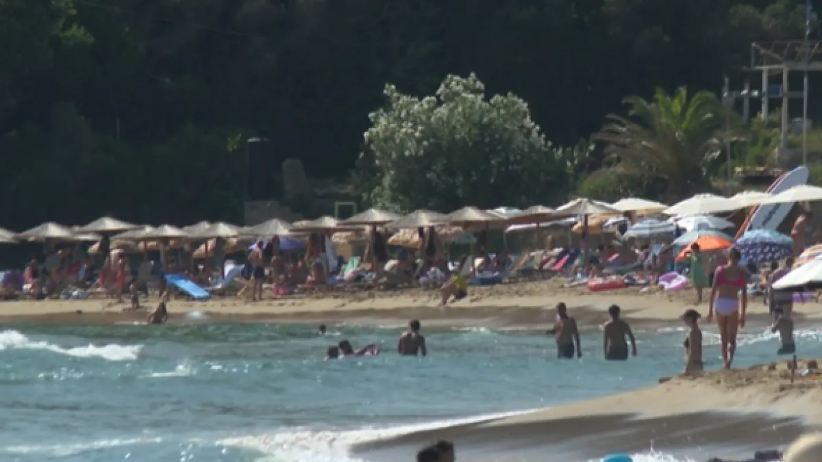 Od cijene pizze preko čaše vina do smještaja: Je li jeftinije ljetovati na Braču ili na Krfu?
