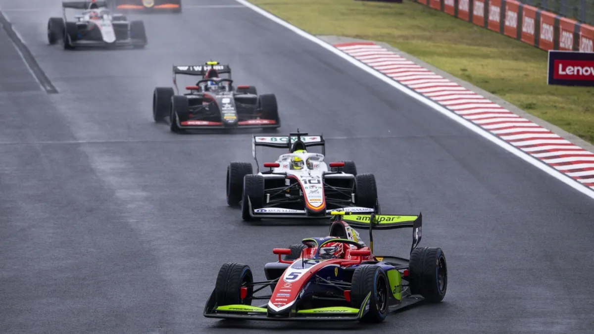 Slater najbrži na treningu Formule 3 koji su obilježili incidenti i dva prekida
