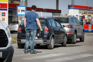 Na pojedinim benzinskim crpkama osvanule neugodne obavijesti za vozače! INA: 'Mjera je privremena'