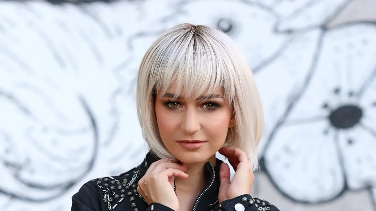 Bivša pobjednica showa pozirala na stijenama: Pjevačica Kim Verson oduševila u bikiniju