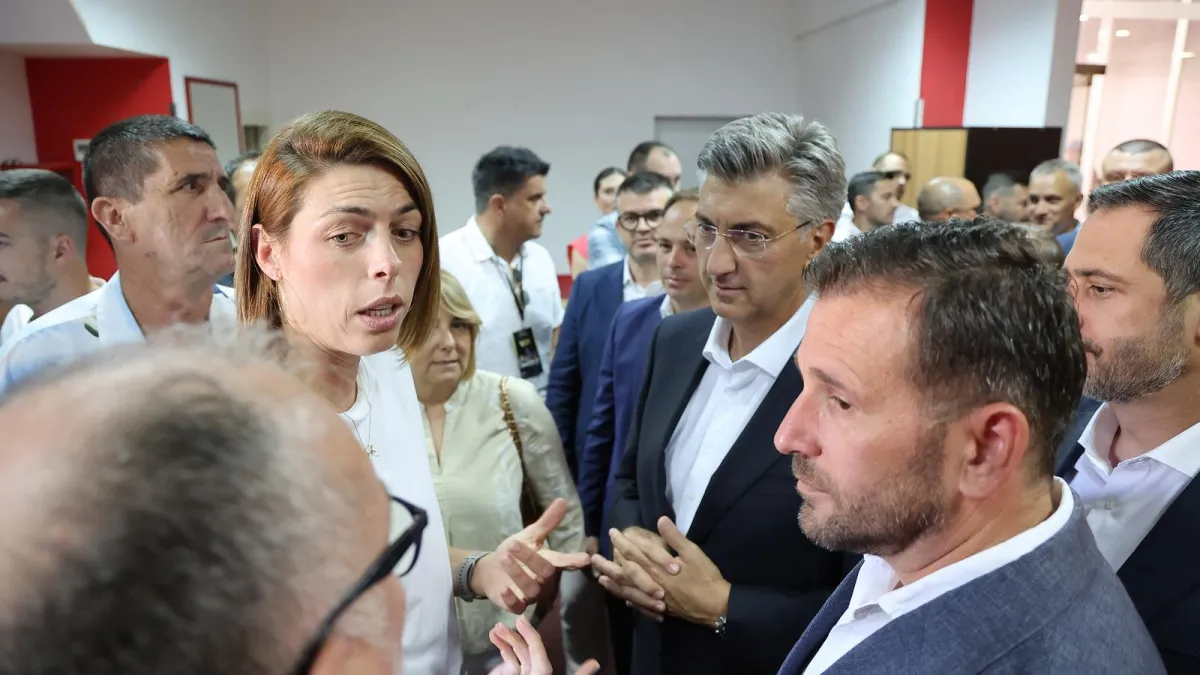 Premijer Plenković došao na ragbi spektakl: Pogledajte s kim je sjeo uz teren