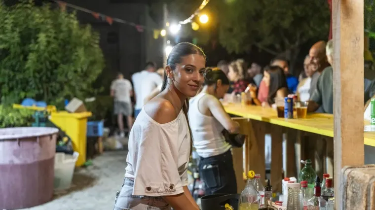 Tko kaže da je Giuliano bio jedina zvijezda večeri? Lijepa brineta privukla je sve poglede