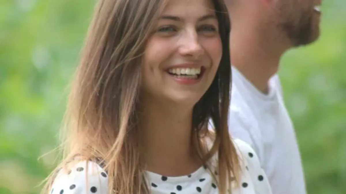 Svi su zastali zbog djevojke u točkicama, a njezin zarazni osmijeh osvojio je cijelu Marinu