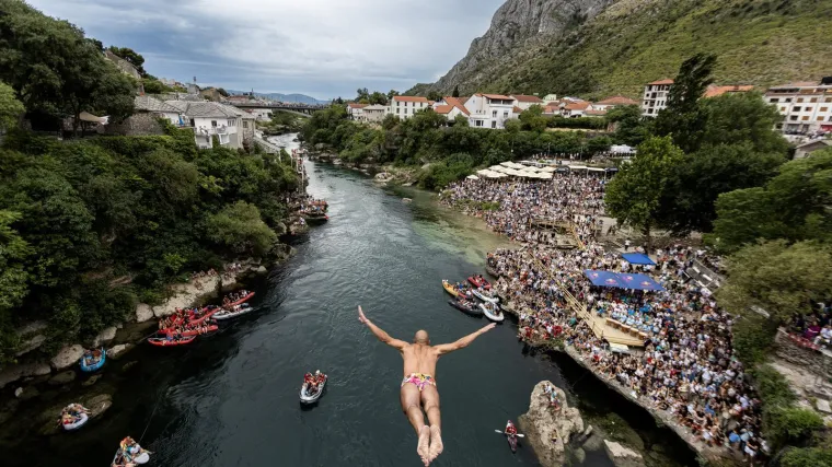 Isklesana tijela i spektakularni skokovi u Neretvu: Prizori koji ostavljaju bez daha