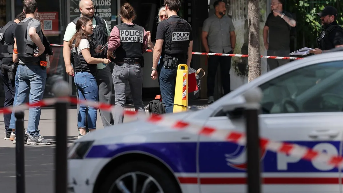Napad nožem u Parizu! Usred bijela dana izbo tri žene, svladao ga policajac izvan službe
