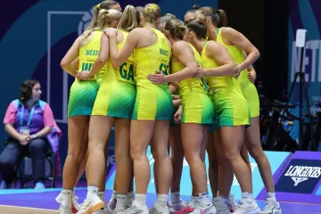 Djevojke stalno spuštaju haljinu jer previše otkriva, a zvijezda poručuje: 'Nama se baš sviđa'