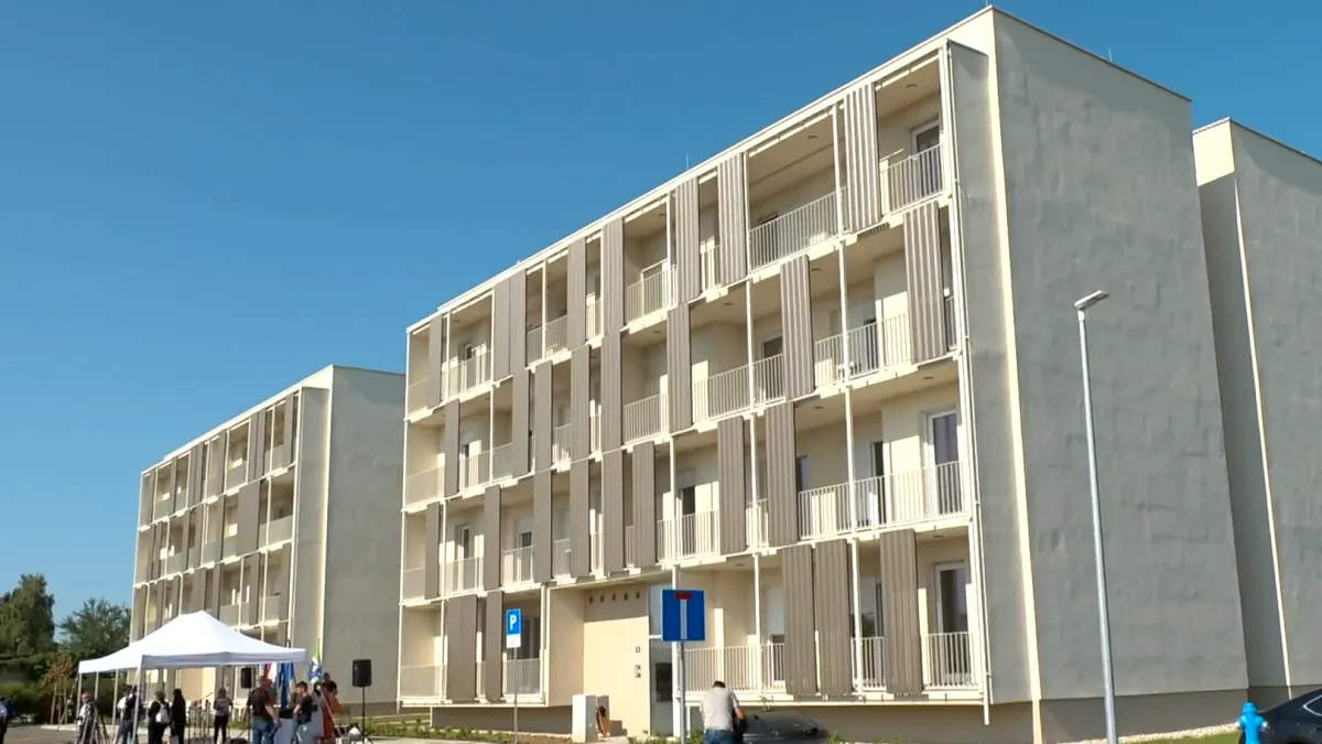 Više od 200 obitelji na području Siska i Petrinje dobilo ključeve novih stanova