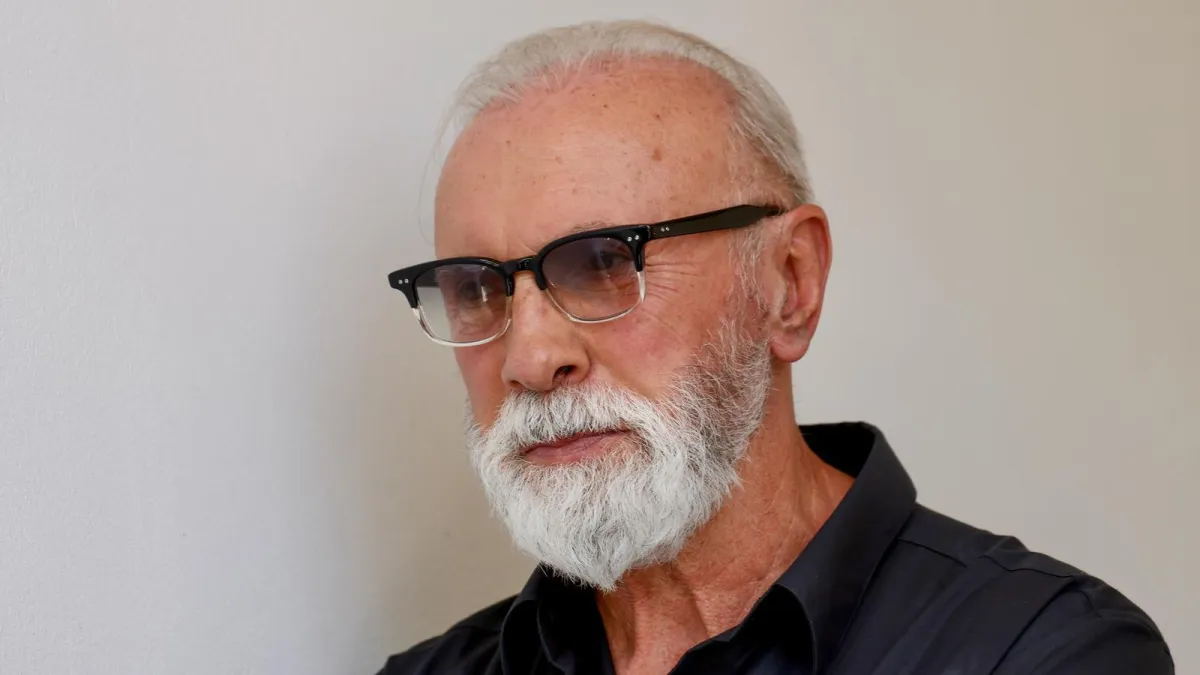 Dino Merlin otvorio dušu o odrastanju bez oca i siromaštvu: 'Znala je skriti ljubav'