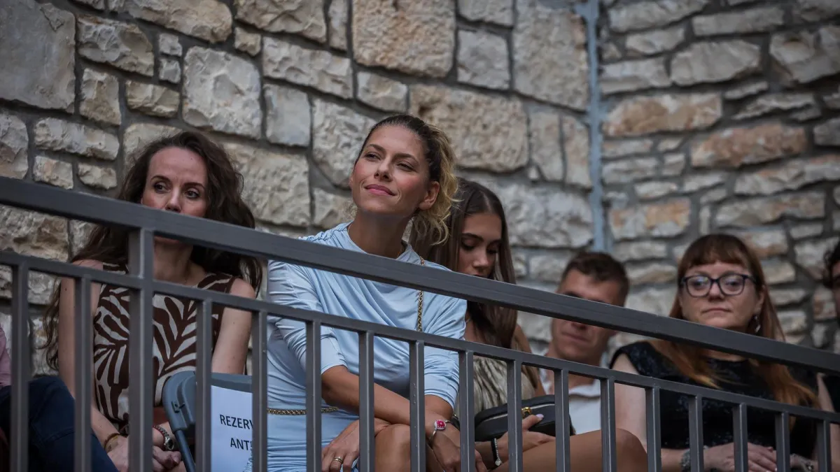 Ponosna supruga u prvom redu: Jelena Perčin nije skidala pogled s Ante Gele