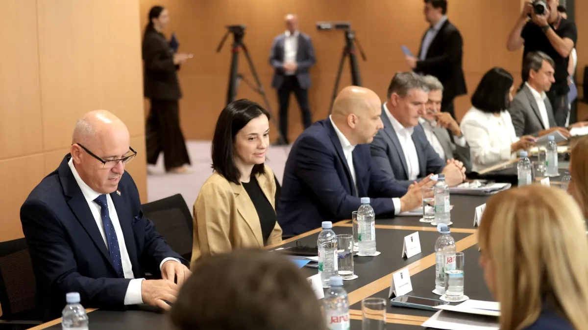 Gospićani i Vlada sjeli za stol: Pogon za preradu Litija ne može raditi, a što je s otpadom?