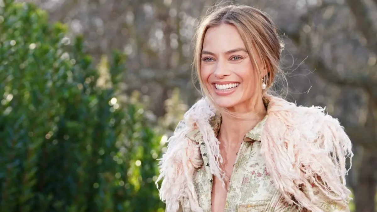 Margot Robbie koristi ovu metodu odijevanja za potpuno skladan i promišljen izgled