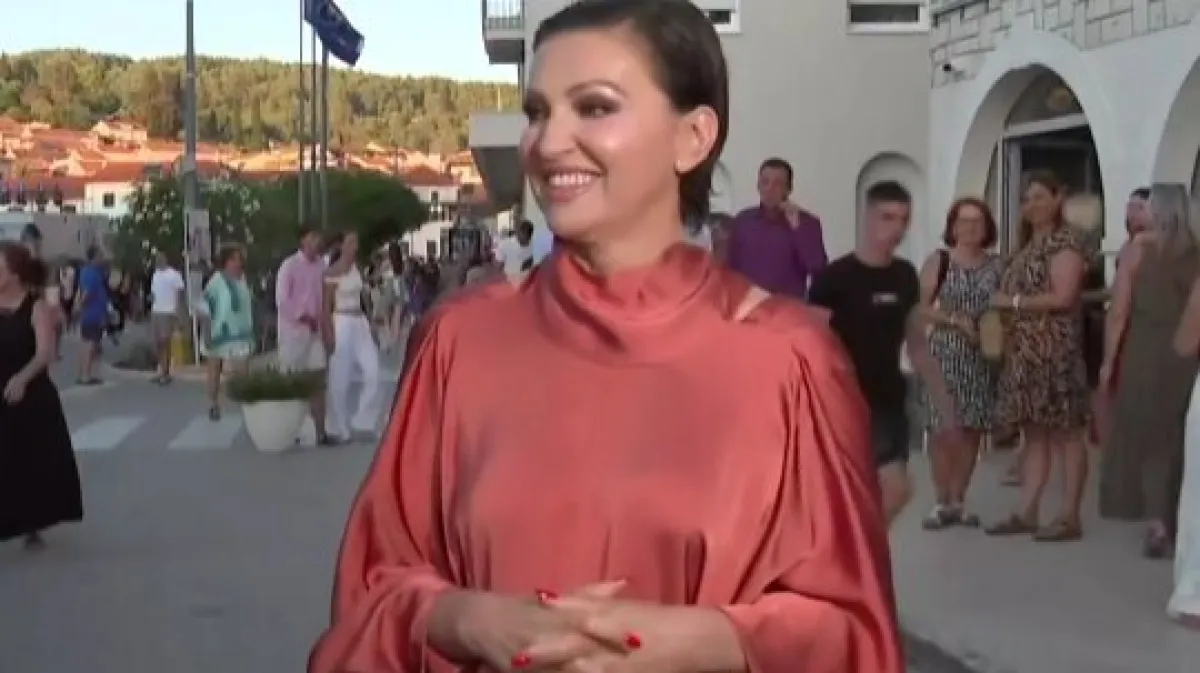 Nina Badrić zablistala u Veloj Luci: 'Uvijek se vraćamo Oliveru', poručila je u emotivnoj objavi