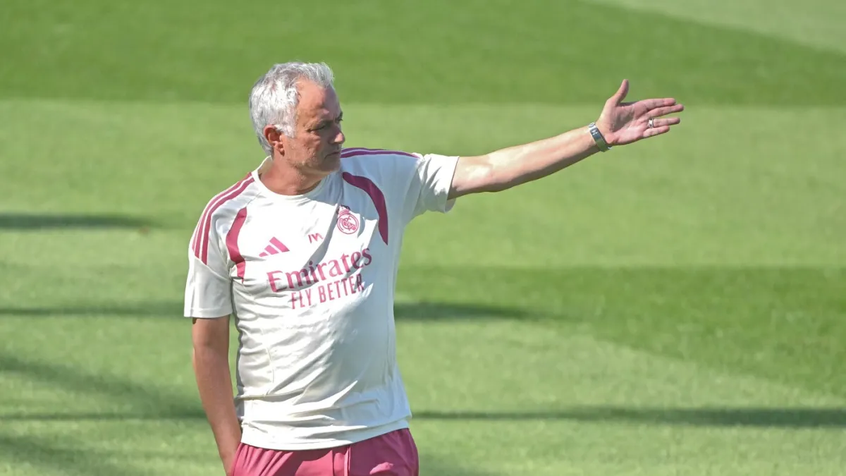 Mourinho osobno nazvao srpskog nogometaša, želi ga u Real Madridu