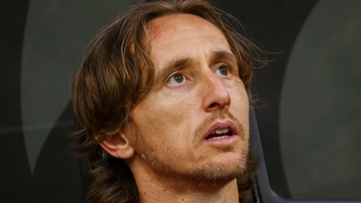 Modrić stigao na pripreme, pred hotelom ga dočekale horde navijača