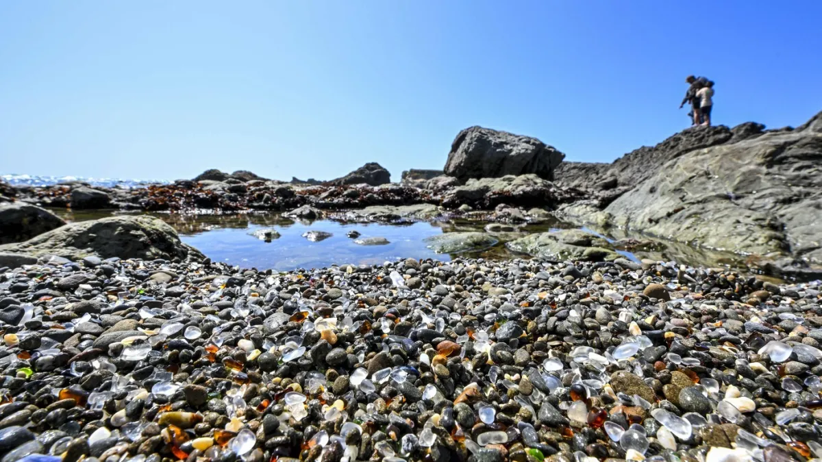 Plaža koju krase milijuni šarenih kamenčića u opasnosti: 'Ljudi joj prijete oduzeti ljepotu'