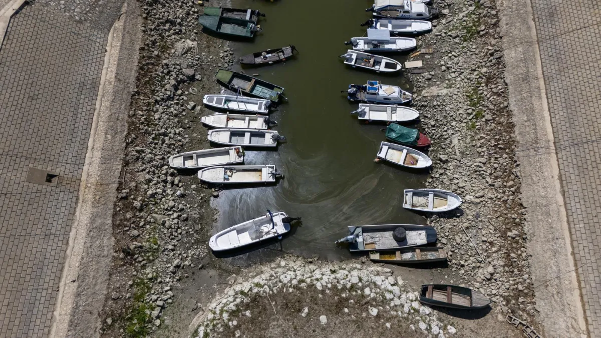 Šokantne snimke iz Vukovara: Dunav nestaje pred očima, čamci ostali na suhom