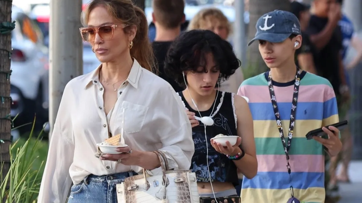 Djeca Jennifer Lopez na udaru kritika: 'Jede li on išta?... Zašto su stalno na mobitelu? '