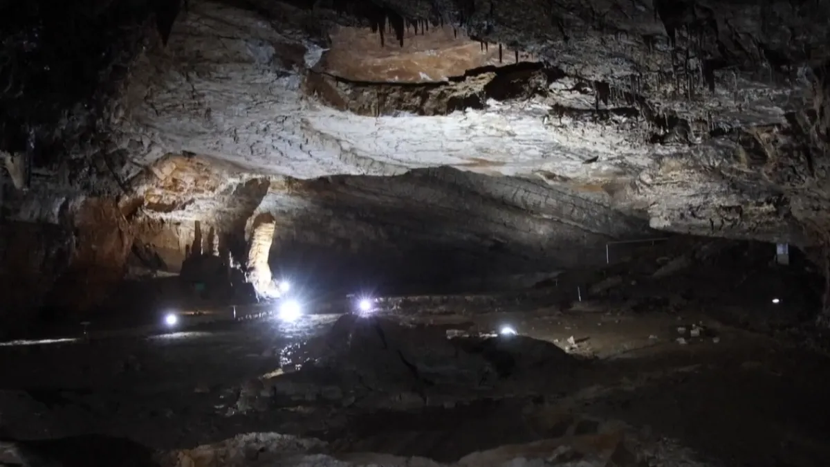 Vani nesnosne vrućine, unutra samo 11 stupnjeva: Turisti otkrili idealan bijeg