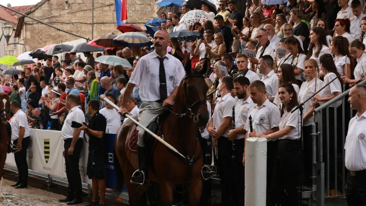 Sinj zahvatila alkarska groznica, a spektakl tek slijedi: 'Tko ovo propušta, ne zna što propušta'