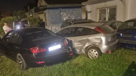 Pravi kr&scaron; i lom kod Karlovca: BMW u noći izletio s ceste pa pokosio automobile u dvori&scaron;tu kuće