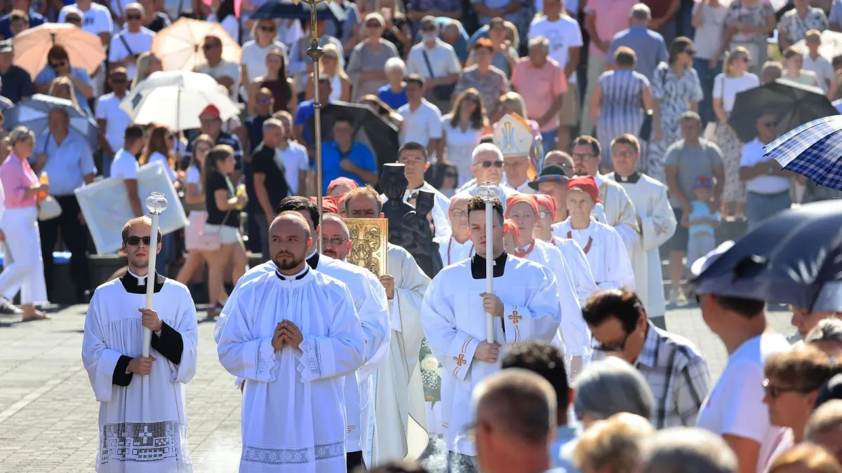 Marijanska svetišta danas su bila puna: 'Ako ti je teško, onda odeš tu i vratiš se preporođen'