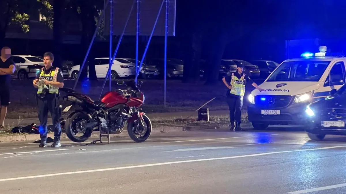 Krš i lom u Karlovcu: Sudarili se Mercedes i motor