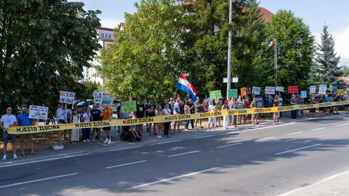 Pogledajte kako su političari dočekani u Gospiću: Reakcija građana govori sve