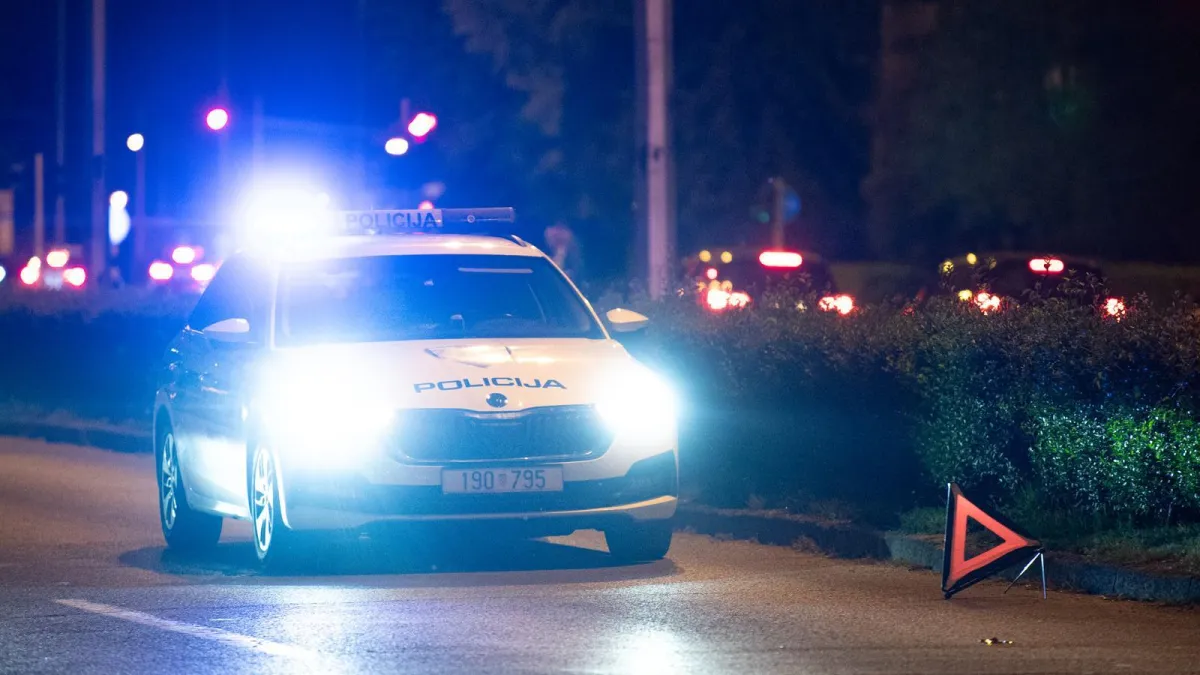 Skrivio teški sudar na Trsatu pa pobjegao: Zabio se u automobil žene (42) i odbacio ga u stablo