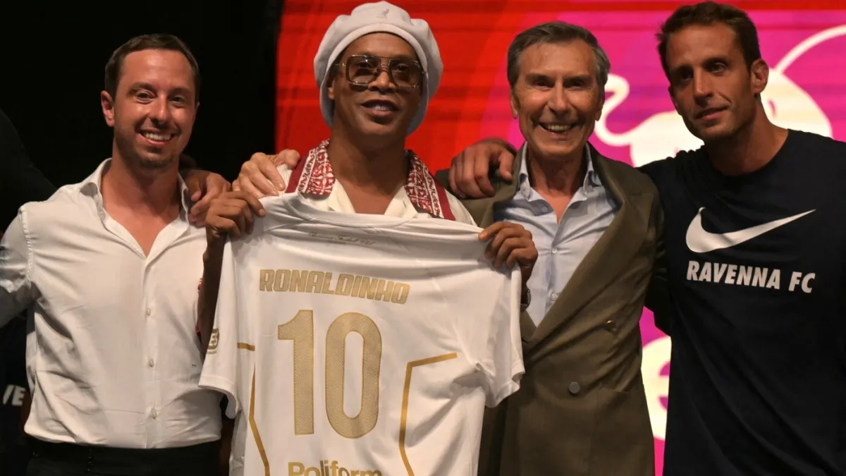 Legendarni Ronaldinho (46) predstavljen u Italiji: Igrat će treću ligu