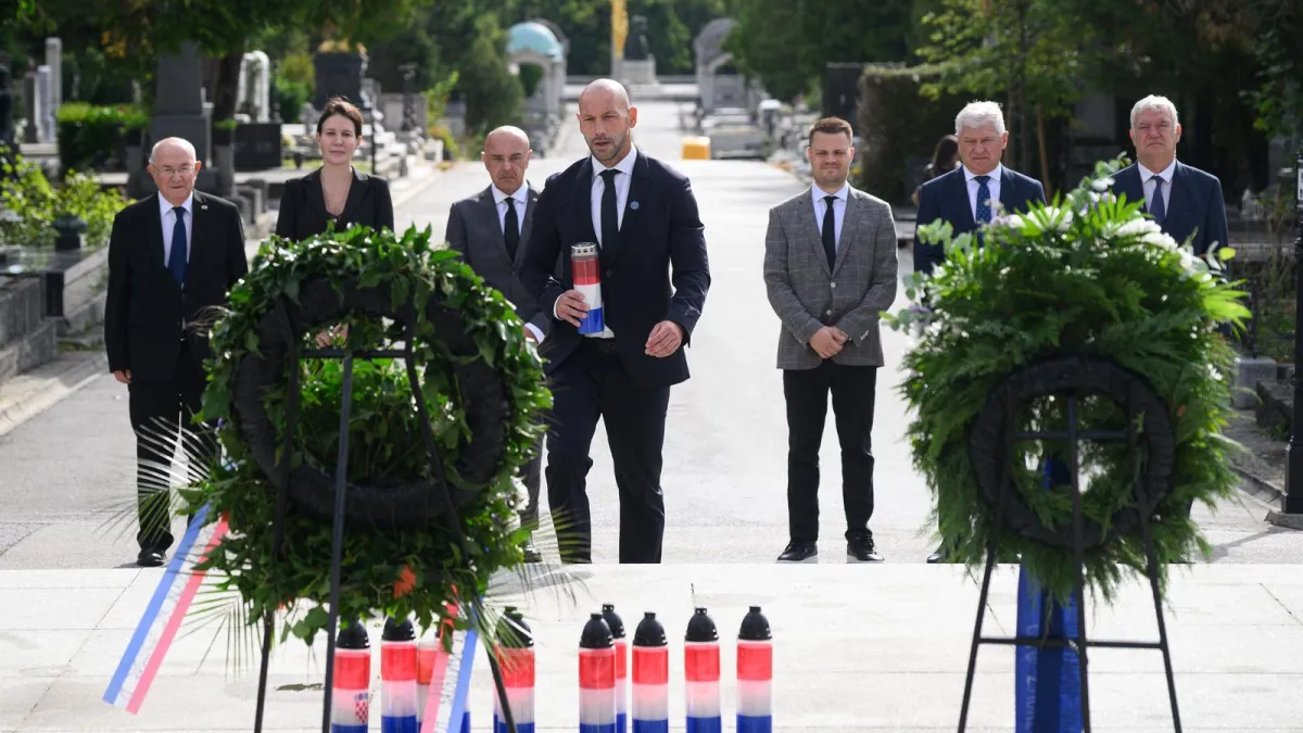 Polaganjem vijenaca i paljenjem svijeća odana počast žrtvama totalitarizma: 'Ne ponovilo se'