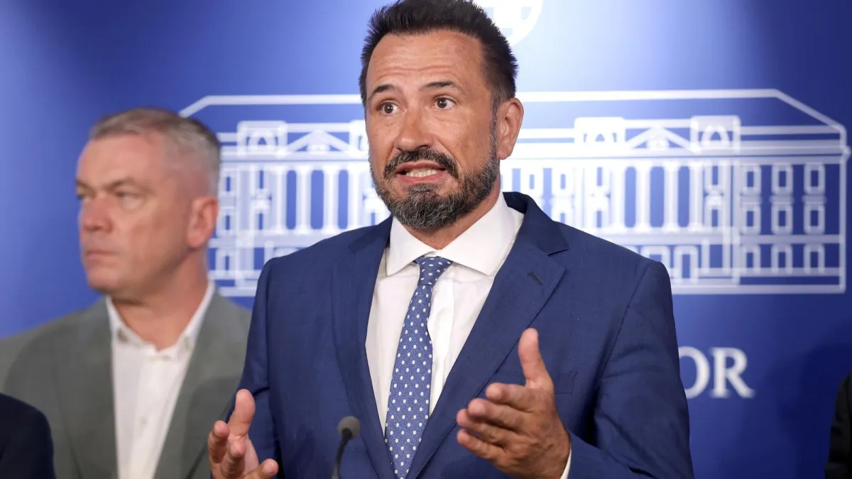 Dizao zastavu HOS-a, širio govor mržnje, Peternel ga brani: 'Poruka u crvenim dijelovima Hrvatske'