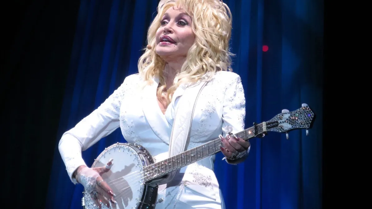 [KVIZ] Od skromnih početaka do svjetske slave: Koliko znaš o Dolly Parton?