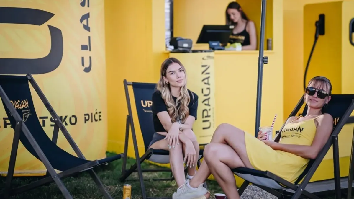 Nisu trebale pozornicu da bi ukrale kadar: Dvije zgodne plavuše uživale u čarima Špancirfesta