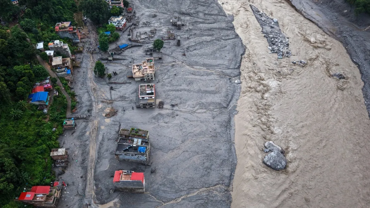 Raste broj žrtava nakon katastrofe u Nepalu: 'Potrage se obustavljaju, stižu još gore poplave'