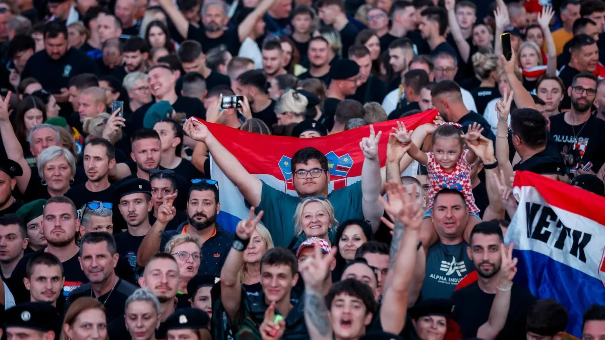 Baklje, zastave i more ljudi: Spektakl samo što nije počeo, prizori ostavljaju bez daha