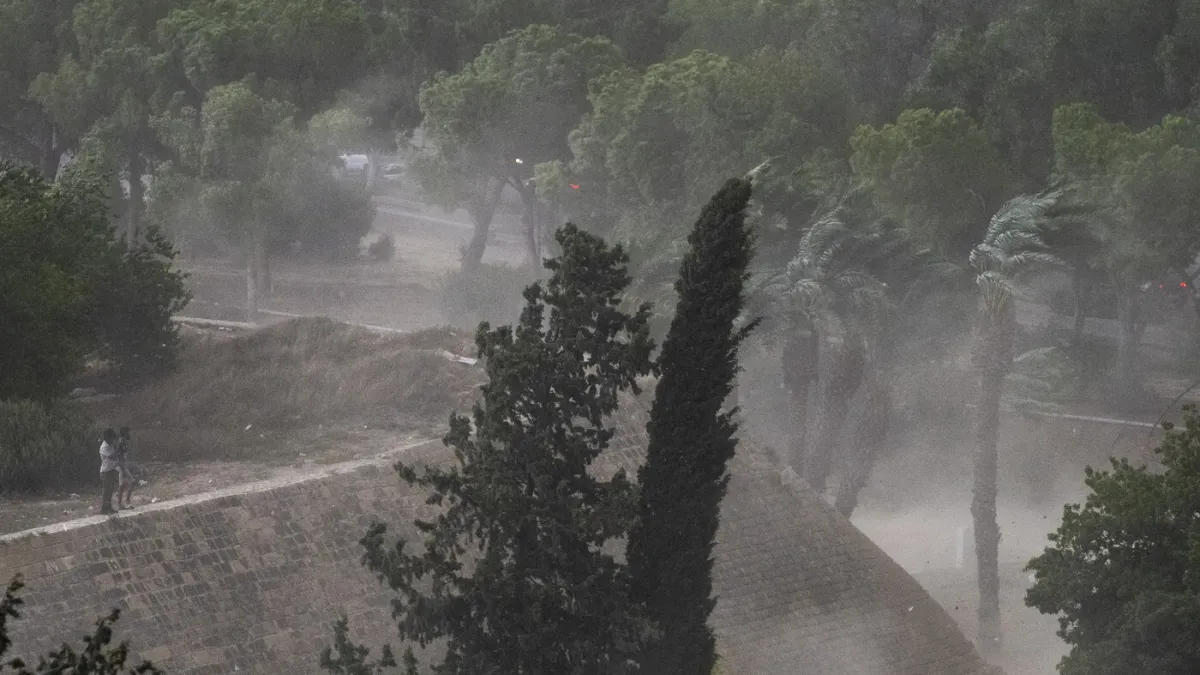 Nevrijeme na Cipru uzelo prvu žrtvu: Oluja poplavila ulice, pokrenula i klizišta